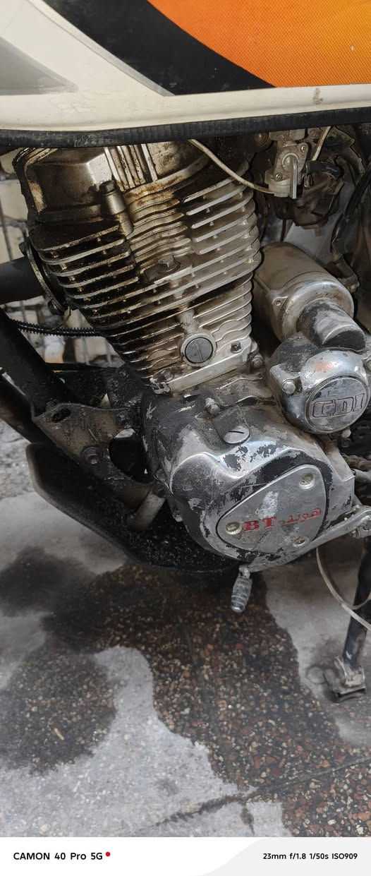 السلام عليكم ورحمة الله وبركاته دراجه للبيع ايراني
دراجه صار بيها حادث 
دراجه شغاله بس عوزها ترتيب هاي شوف عينك 
ماكينه وشاصي كل شي ما بيهن سعرها 150 قفل قفل ابيعكم حديد تجي وتفحص وتاخذ مكينه صافيه وتجيب فيتر وياك يشغلها او يفحصها عنوان بغداد العامريه هذا رقمي *********** متواجد واتساب فقط
