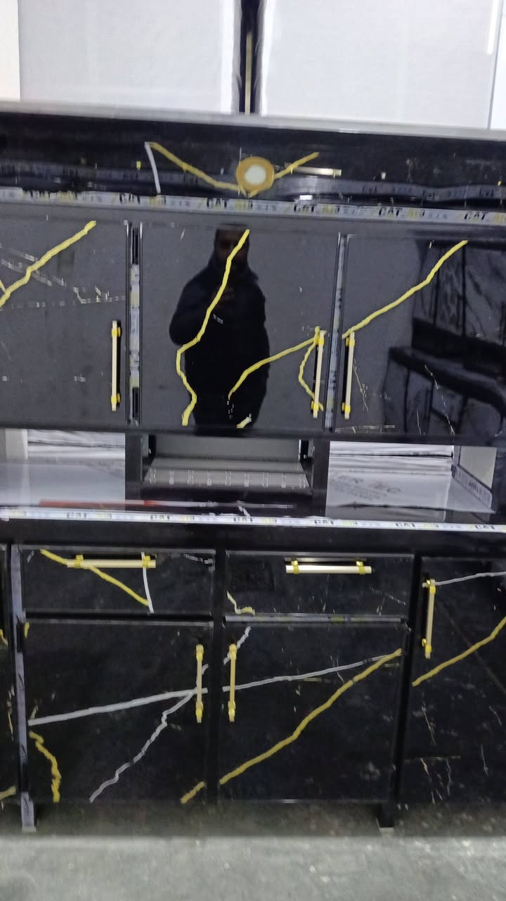 معرض الفرات للبيع جميع انواع الاثاث المنزلي المستخدم والجديدوبأنسب لاسعار مقابل دئره جنسيه القائم من جهه البرانيه بصف جسرالمشاة للاستفسارالاتصال برقم ***********متوفرواتس اب ***********
