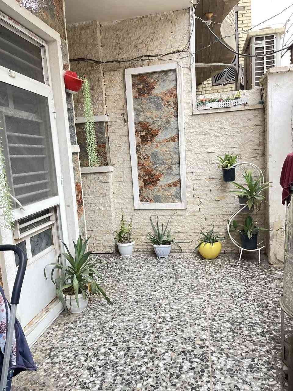 السلام عليكم
بيت 100 متر في حي البساتين شارع احمد الوائلي الواجهه 6 ( خدمات وتبليط ) 

طابو زراعي سند 25

محتويات البيت
الطابق الاول (استقبال و مطبخ وترك وغرفة نوم وحمام وتواليت 2 ) 

الطابق الثاني
(غرفتين نوم وصالة وحمام وتواليت)

الطابق الثالث
(مخزن وسطح )
( السعر 175 ) مع غرفة النوم لون بيجي

للإستفسار الاتصال على الرقم (***********)
