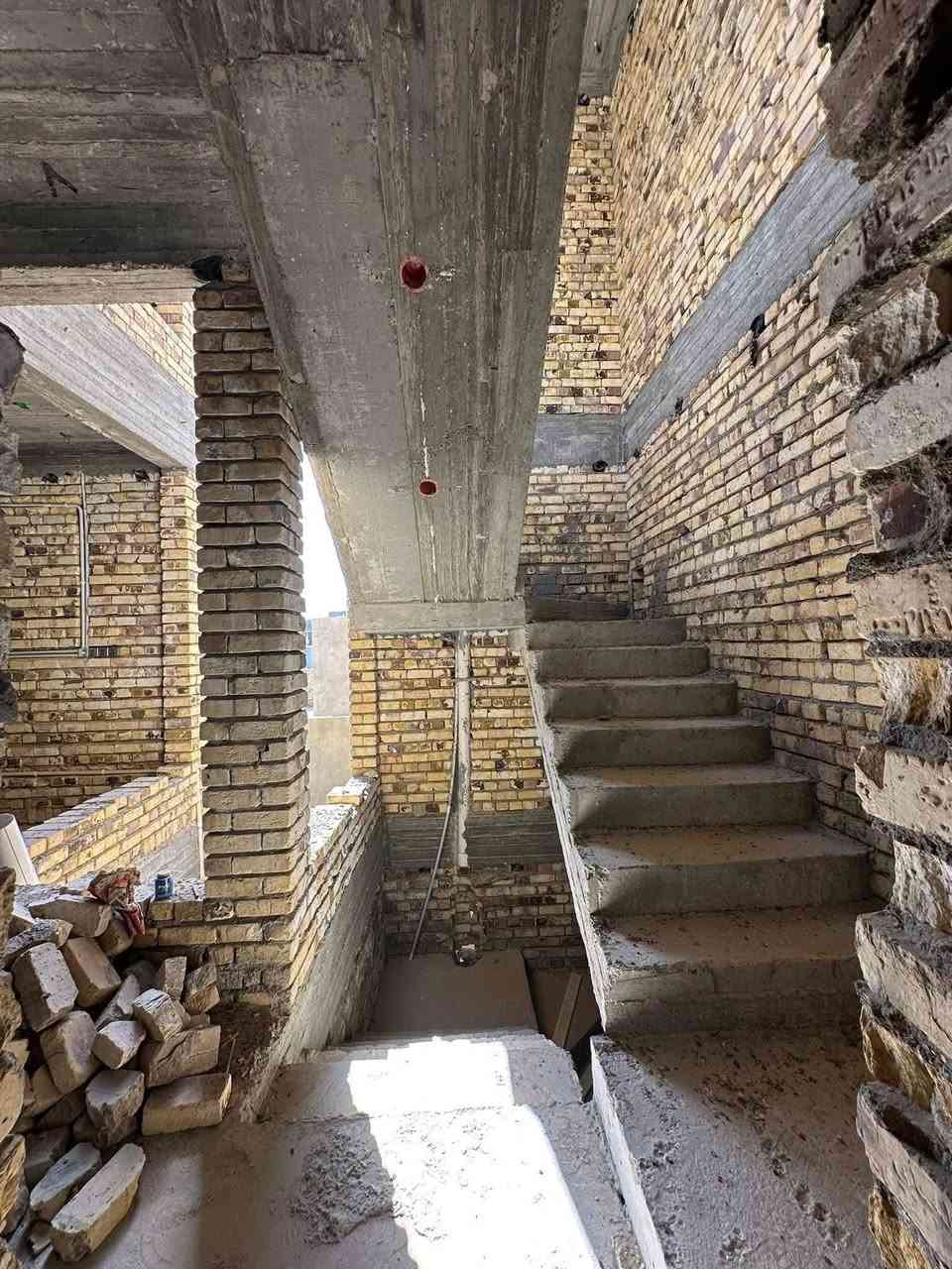 🛑 هيكل للبيع 🛑
المنطقة :  حي الحضارة قرب شارع عشرين  🚩

المساحه :  200   ✅  مطلوب اسكان 54مليون
                                      
التفاصيل :  ثلاث طوابق 
البيت : الطابق الأول🛑:غرفة نضام سويت وصالة ومطبخ حار و بارد واستقبال مع صحيات داخليه وخارجيه
الطابق الثاني🛑٣غرف نضام سويت وصاله ومجمع صحيات وبلكونه🏛️
الطابق:الثالث 🛑غرفه نوم مع مجمع صحيات
للاستفسار 
     مراجعة مكتب رسول الوزني للعقار  
الديوانية . حي الحضارة بداية شارع اسواق طيبة
 للمعلومات ولمزيد من التفاصيل ⬇️
       مراسلة الصفحة  
      او الاتصال 
***********
