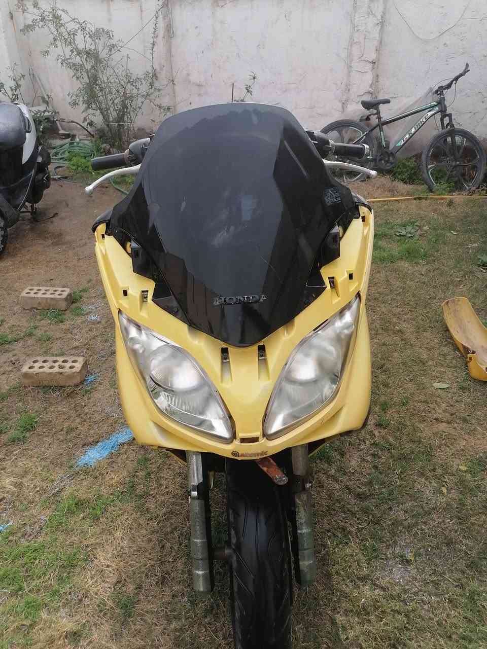 دراجه فورزا 0.8 للبيع مكفولة كهربائيات كلها شغالة حساسات كلها تشتغل   نكرة سلف  مكينه نضيفه برغي ما مفتوح
 السعر 950 المو شراي لا يجي  ***********
