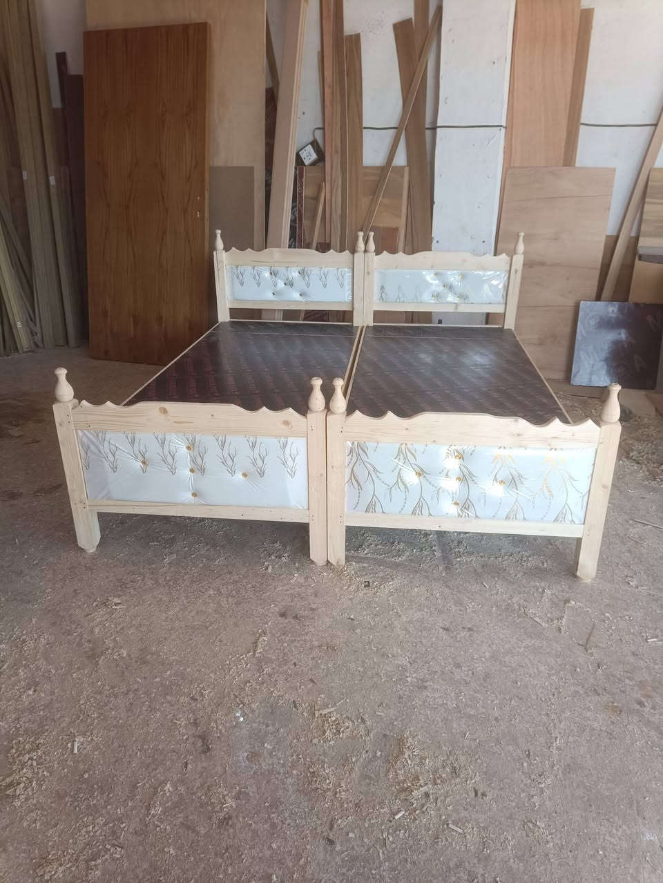 اسره خشب بأشكال مختلفه الخالص حي الجنود ***********
