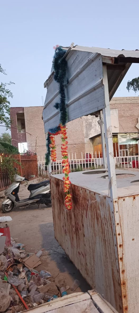 للبيع نظيفة مع ٣ مشاعل موجودات السعر  ٤٠٠ وبيها مجال حديد ثقيل وشغل درجة اولي ترهم لكلشي للتواصل ***********
