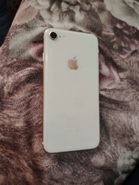 ايفون 8 ٦٤ • بطارية ١٠٠ • موصل الايمن