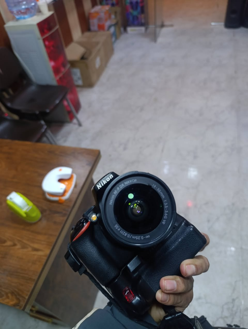 كامره 5600 نيكون
لمس شاشة قلابه وايفاي 
ملحقات 
گرب + بطاريتين + عدسه 18-55 الأصلية 
عنواني ميسان قضاء الميمونة 
***********
توصيل ماكو
