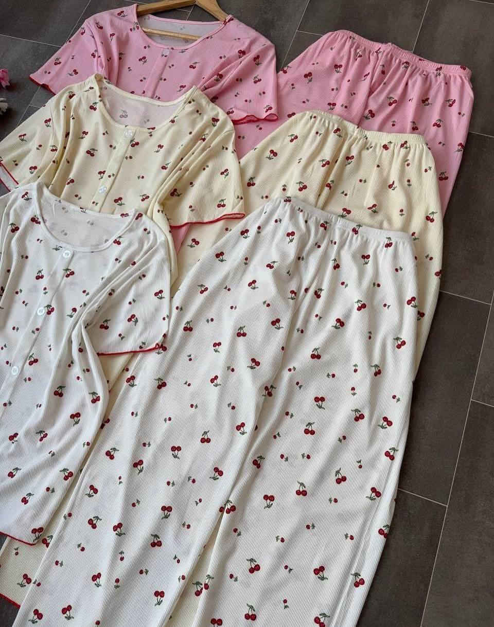 🍑 نعومة + أناقة = راحة ما تنوصف
#تراك بيت قطني وناعم تركي درجه اولى 🌺 🦋 
 ألوانه تهدّي النفس ومثالي للراحة والنوم 🌙
لأنك تستاهلين تكونين مرتاحة وأنيقة بنفس الوقت 🤍
#السعررر8
قياسات فري سايز💙🤍
يوجد توصيل داخل المسيب الفين 
يوجد توصيل محافظات


**إذا كنت صاحب هذا الإعلان وتريد حذفه لأي سبب، رجاءا أرسل رسالة إلى الدعم الفني**