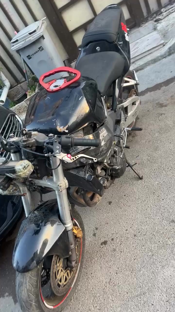 سلام عليكم دراجه بطح للبيع بيه هاذه صوت ابيع كوم حديد وراق بيه بس منكعه سعر خاص رقم ***********اتصل وتساب
