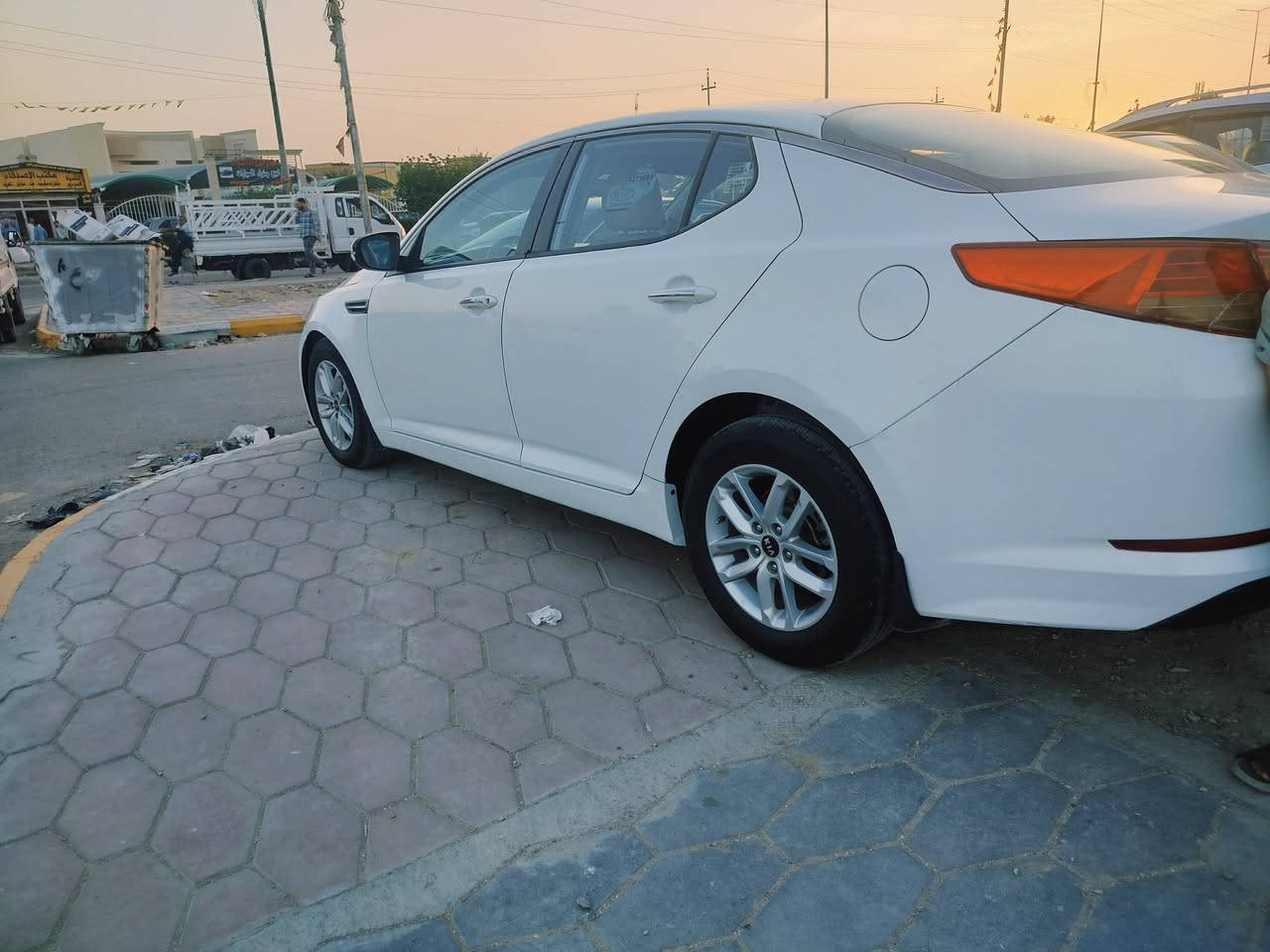 السلام عليكم كيا اوبتيما للبيع موديل 12 
خليجي محرك 2000 دوش سياره جاهزه 
 رقم ربيل انكليزي تريد وكاله تريد تحويل 
 بيها بارد فقط سونار داخل المنشور 
 السعر 118 ورقه مكان السياره واسط 
***********
***********
