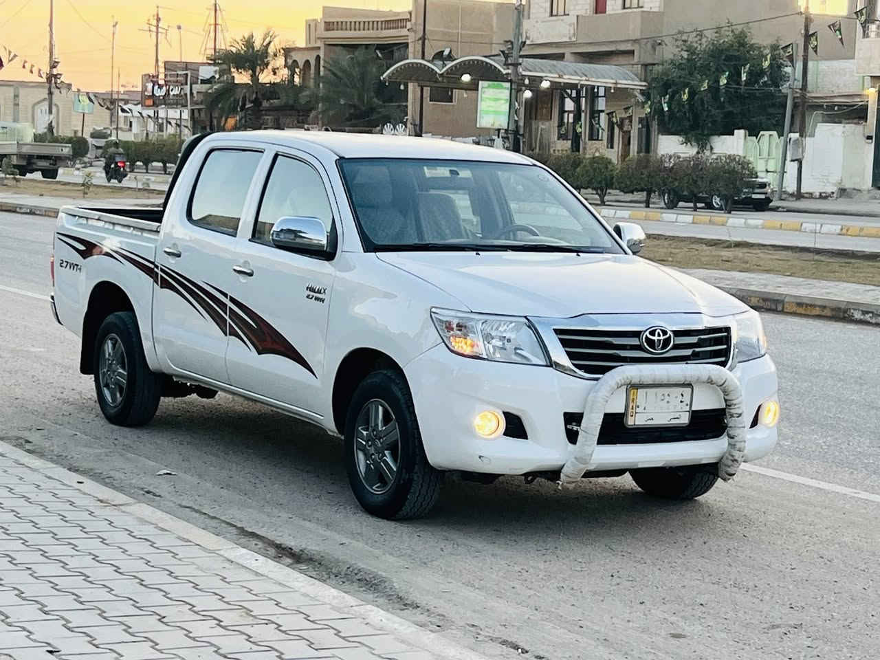 السلام عليكم تيوته 2014 الكويتي اوتماتيك السياره جديده مكينه كير حداديه تخم تاير تبريد كله شرط بيه رشه صبغ بل الباب والباقي كفاله السياره كارتون السعر 190 وبيه مجال لاستفسار ***********
