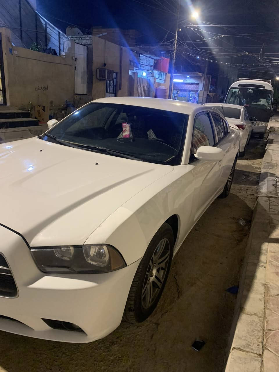 سلام عليكم 
جارجر موديل 11 
مواصفات عاديه شاشه زغيره كير كصبه رقم بغداد الالماني بسم ولد صديقي سنويه لل82 
السياره جاهزه مابيهه اي شي تخم تاير جديد ويل 18 خليجي الاصلي مو تجاري لايت زنون العالي نهار والناصي ليموني يخبل 
بيهه الجاملق الامامي وباب وره السايق مصبوغ
مكان السياره بصره كزيزه ***********
السعر 145 وبيهه مجال لشراي
