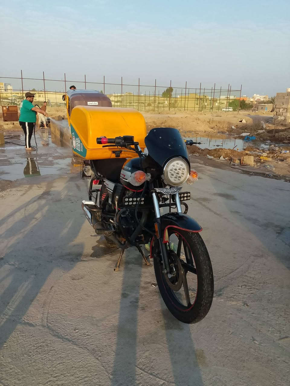 سلام عليكم دايوان البيع موديل 2021 اوارق اصولي نقص وره وحده مال معرض  مبدل مكينه جديده 200cc سويج سجينه الدراجه ماناقصه اي برغي وجيب فيتر مضبوط وتعال الدراجه كفاله عامه من البرغي البرغي ودهن كل10ايام ميكي مولي الاصلي ودراجه مال جناي 
تايرات جدد كوبلنات جدد  وبجم كامل جديد و بكره خلفيه 35 وامامي 17 يعني معدل 130ورونك 7.5 مكاني بسمايه 
***********
