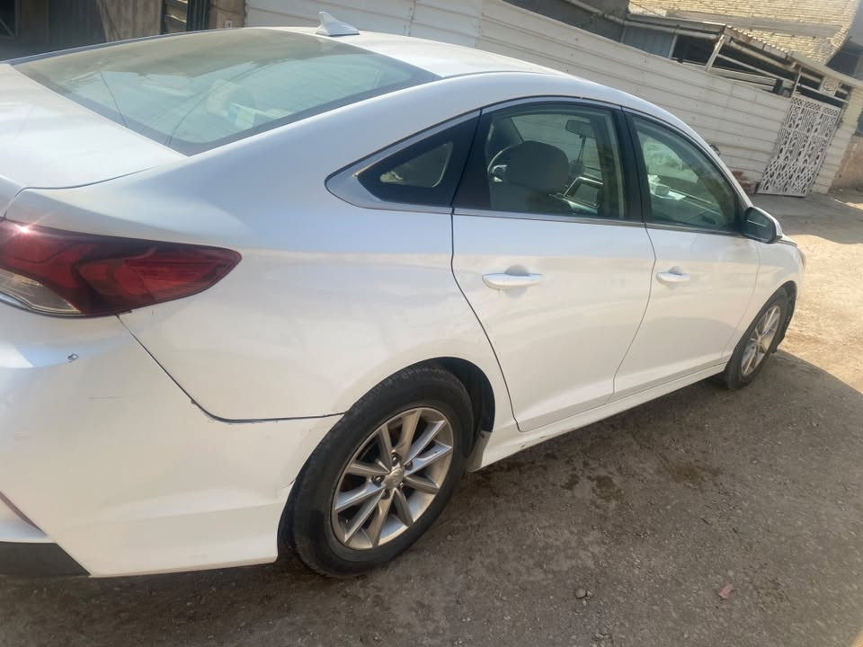 سوناتا امريكي  se 
مكينة gdi بدون تنقيص 
بغداد بأسمي السنوية ساقطة
ماشية ٨٦ ميل 
السيارة فقط محتاجة صدر امامي 
الضرر باب خلف السائق والجاملغ الايمن الخلفي الصبغ فقط رش من امريكا بس ابيعها صبغ حزام   
بيها تكشير بالقمارة موضح بالصور  
سعرها ١١٥ وبيها مجال تجي تفحص وتقتنع وتشلع عيوني 
*********** 
واتساب 
مكان السيارة ابي غريب الزيتون
