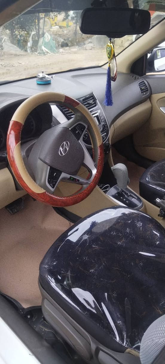 اكسنت ٢٠١٤ خليجي كفاله كير محرك برقي مامفتوح بي دوشمه جديده كاعيات جلد تبريد تدفئه فول سيارة ربع دينار مذب عليها مكان كوت مركز السعر ١١٣
***********
