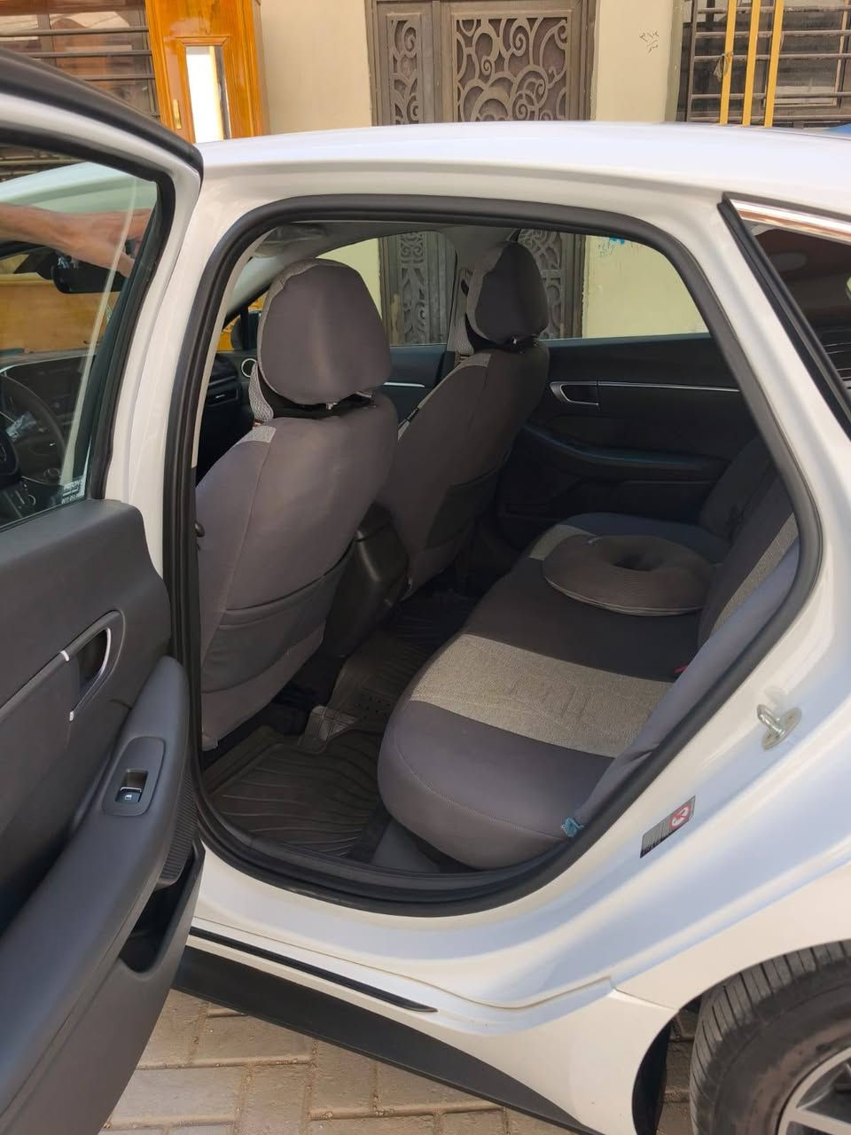 بسم الله الرحمن الرحيم

السلام عليكم ورحمة الله وبركاته

🚘 هيونداي سوناتا للبيع

✨ سيارة نظيفة جدًا ومعتنى بها، استخدام شخصي، وماشية 55 ألف ميل فقط.

المواصفات:
✔️ محرك 2500 GDI قوي واقتصادي.
✔️ كلين تايتل.
✔️ بدون حادث أو غرق.
✔️ يوجد بارد فقط في الجاملغ الخلفي.
✔️ المحرك، الجير، والشاصي بحالة ممتازة.
✔️ السيارة جاهزة للاستخدام ولا تحتاج أي مصروف، والفحص خير دليل.

🆔 رقم الشاصي (VIN):
5NPEG4JA6NH144047

💰 السعر: 165، ويوجد مجال بسيط.

📞 للاستفسار والاتصال:
***********
مكان كربلاء

🌹 البيع للجاد، والله يرزق البائع والمشتري.
