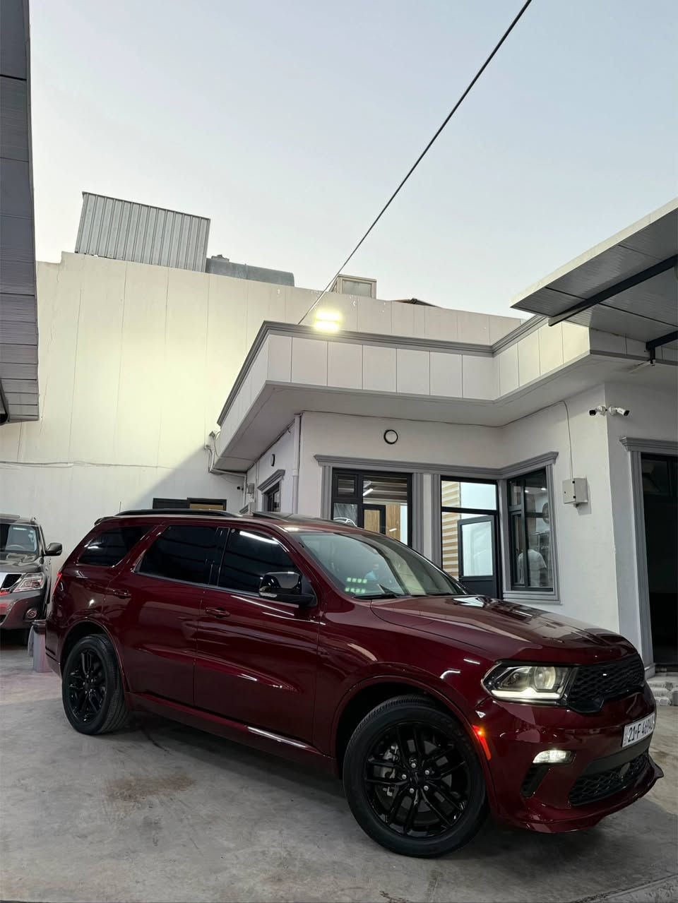 السلام عليكم بيع فقط بدون مراوس دوج دورانك
الفئه GT Plus . 
فول فول للاخر. 
وارد أمريكي. 
الموديل :2024 .
المحرك : V6 . 3.6L .
تضليل مع كتاب رسمي. 
العداد : 50000 
المكان : سليمانية

المواصفات :
* رادار امامي مع مانع تصادم . 
* تحذير الخروج عن المسار. 
* تحذير النقطة العمياء . 
* حساسات امامية وخلفية. 
* شاحن هاتف لاسلكي (وايرلس). 
* فتحة سقف (سلايد) . 
* مقاعد جلد اسود مطعم بخيط احمر . 
* مقاعد كهربائية مع ذاكرة لحفظ وضعيات الجلوس. 
* تبريد 4قطع.
* مقاعد تبريد وتدفئة. 
* تدفئة مقود القيادة. 
* مقود رياضي مع تحكم كهربائي. 
* مصابيح امامية زنون مع LED .
* كشافات ضباب LED . 
*تتميز السيارة بمقصورة داخلية متطورة، بما في ذلك شاشة Uconnect تعمل باللمس مقاس 10.1 بوصة مع دعم Apple CarPlay و Android Auto لاسلكيًا. .
* نظام ملاحة (GPS) . 
* تشغيل عن بعد . 
* ويل قياس 20 أنج . 
* صندوق كهربائي . 
* بلوتوث تلفون .
* محدد سرعة . 
*مانع انزلاق. 
* كاميرا خلفية .
* كير شفتر ستيرنك .
* صف ثالث من المقاعد 7 راكب . 
*نضام ايكو نورمال سبورت. 
* اطفاء وتشغيل اوتماتيكي Auto start .
1c4rdhdg0rc118675رقم الشاصي. 
*مرقم سليمانيه وتحويل بشرط هزه جديده.
***********.
