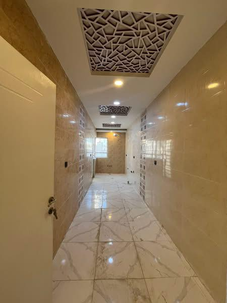 السلام عليكم ورحمة الله وبركاته #مكتب_الغوالي

بيت للبيع في حي الاعلام قرب مأكولات العابد

-

سند طابو مُلك صرف بناء حديث تسليم فوري مفتاح

-

المساحة : ١٠٠م

الواجهة : ٥م

عمق : ٢٠م

يتكون من طابقين كل طابق مكون من -

ط١ : كراج واستقبال وهول ومطبخ وغرفة نوم وصحيات

ط٢ : ثلاث غرف نوم وصحيات

البيت مجهز بكافة الانظمة -

دكتات - سبالت - غسالات - انترنيت

-

عنوان المكتب -

حي السماح - الاركان - قرب مدرسة السماح الأبتدائيه - وقرب مول القمه - على شارع ٢٠م

او الاتصال على -

***********

***********
