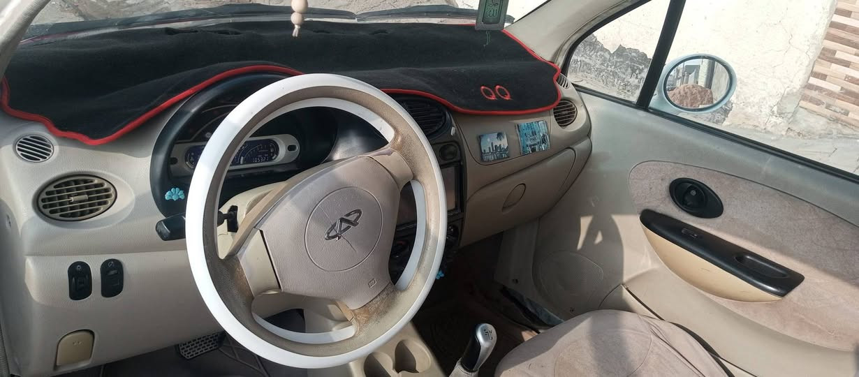 سيارة QQ كيو كيو موديل 2013 للبيع 
ما عايزة كلشي كاملة رقم جديد بية هز شهر العاشر
السعر 26 او بيه مجال قليل مكاني النجف 
الاتصال بالرقم ***********
مداور ثاني يوم
