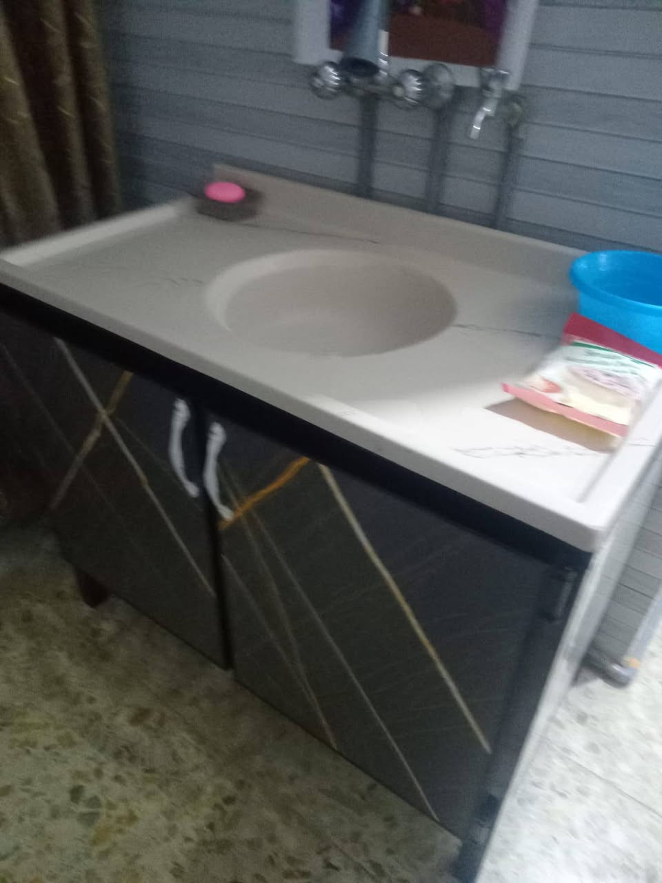 السلام عليكم اغراض بيت للبيع نظيفه كلش استعمال أيام قليله طباخ سعر 175وبي مجال ثلاجه سعر350وبيهه مجال كاونتر 3قطع200وبي مجال غراض كلهه غساله اوتوماتيك 18كيلؤ سعر 225وبيهه مجاجدد بلجيس عنوان بغداد مدينة الصدر***********
