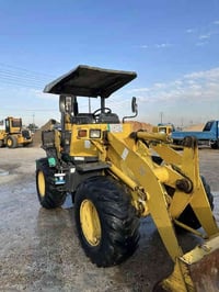 شفل كوماتسو حجم ٨٠ للبيع كفاله عامه ٠٧٧٠٧٧٢٣٣٧٢