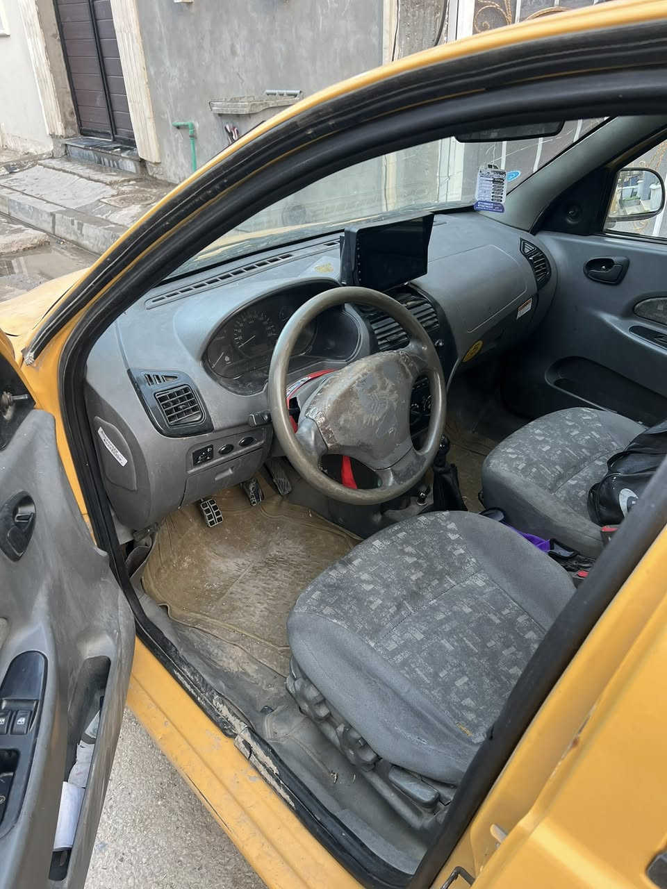 السلام عليكم ورحمة الله طيبه موديل 15 محرك خير من الله صدر حداديه زينه لا بيه تبديل ولا ضربه فقط طخة بالدعاميه اماميه سيارة تجي وشوف سيارة بسمي شخصين 
سعرة 35 
***********
