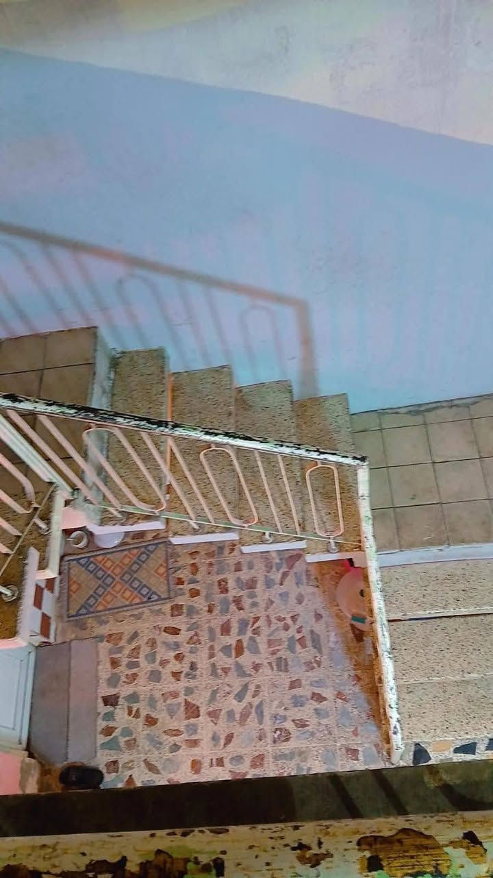 السلام عليكم
بيت للبيع في منطقة الحبيبيه طابو   المساحه 250خلفي طابقين يحتوي على ٤غرف وستقبال وحديقه خارجيه عرض الممر ٣متر نزال البيت 40 متر قريب على مركز الحبيبيه للتواصل على هاذا الرقمم
***********
