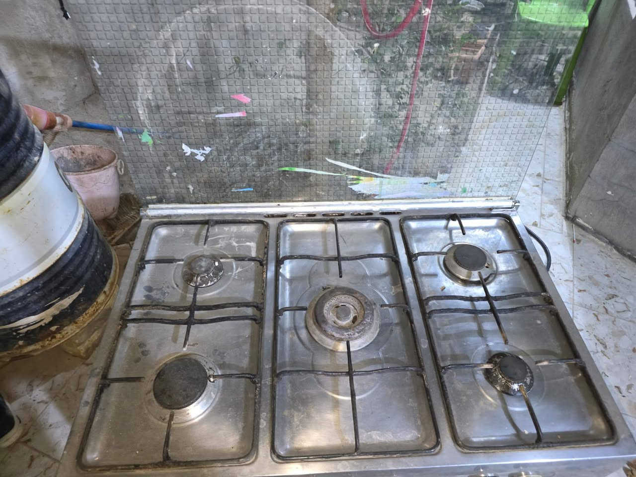 سلام عليكم لبيع طباخ نضيف مكان كربلاءاطوريج سعرعله رقم ***********
