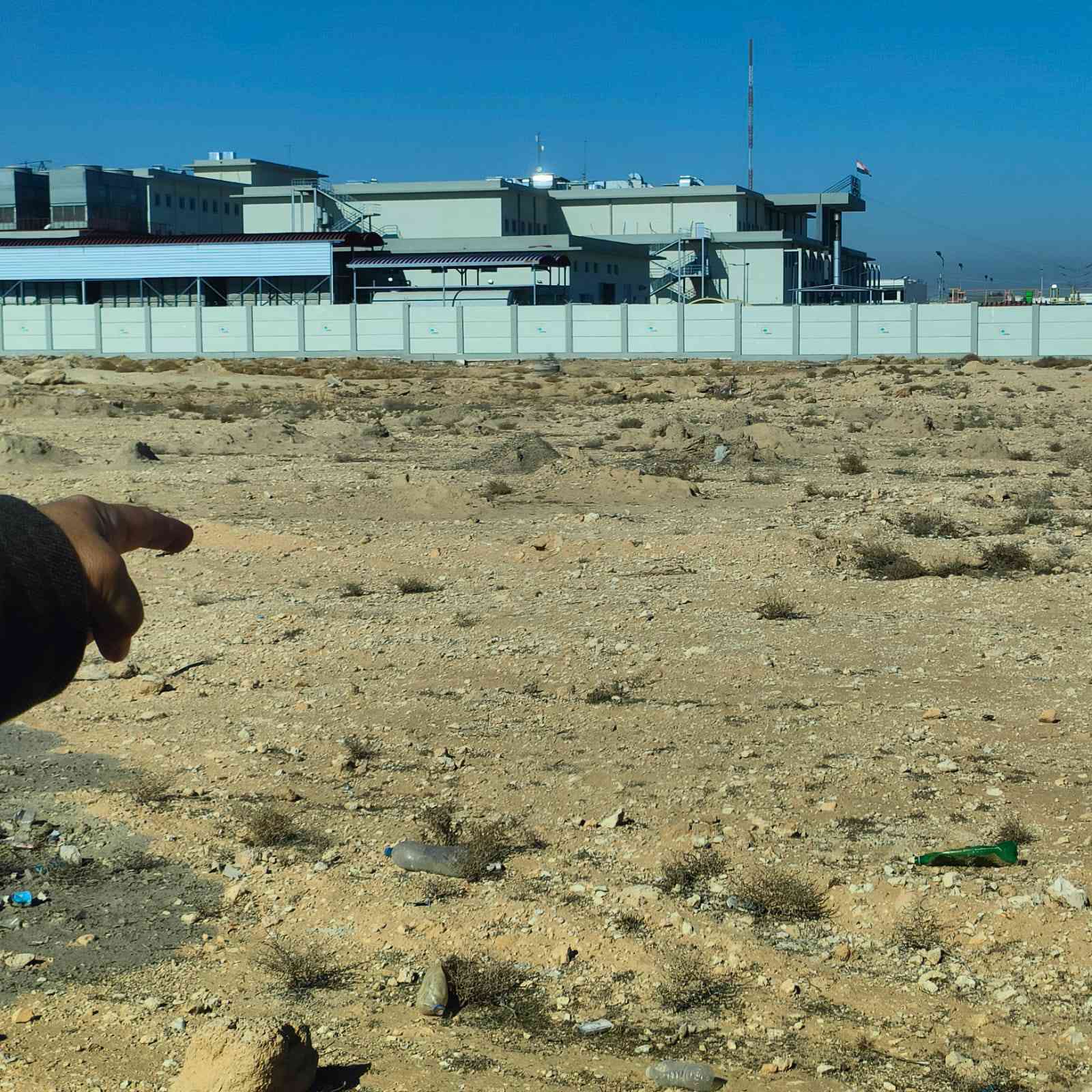 🛑🛑🛑🛑بسم الله الرحمن الرحيم 🛑🛑🛑🛑
على بركت الله 
​ارض للبيع بمساحة 200م - موقع استراتيجي وتجاري واعد 🏗️
​للبيع قطعة أرض مميزة جداً في منطقة تشهد تطور عمراني سريع (مجاور مستشفى حديثه الجديد).
🔹 الموقع بالتحديد: على الشارع الداخلي الرابط بين المستشفى ومقبرة الحولي، خلف بلوك المحلات التجارية. بصف الركن 🛑🛑🛑🛑
🔹 تفاصيل الأرض:
​مساحة 250م.
​أرض مستوية (عدلة) تماماً.
​موقع قريب جداً من الشارع (مسافة 13 متر فقط).
​🌟 ملاحظة: المنطقة هي واجهة التوسع الجديدة، مما يجعل القطعة فرصة ممتازة لمن يبحث عن ضمان لمستقبله العقاري.
وراح اذكرلكم فديو توضيحي وصور للارض 
_______________________
​📞 للمعاينة والاستفسار:
مراسلة الواتساب أو الاتصال المباشر:
مامتواجد فيس 
***********
