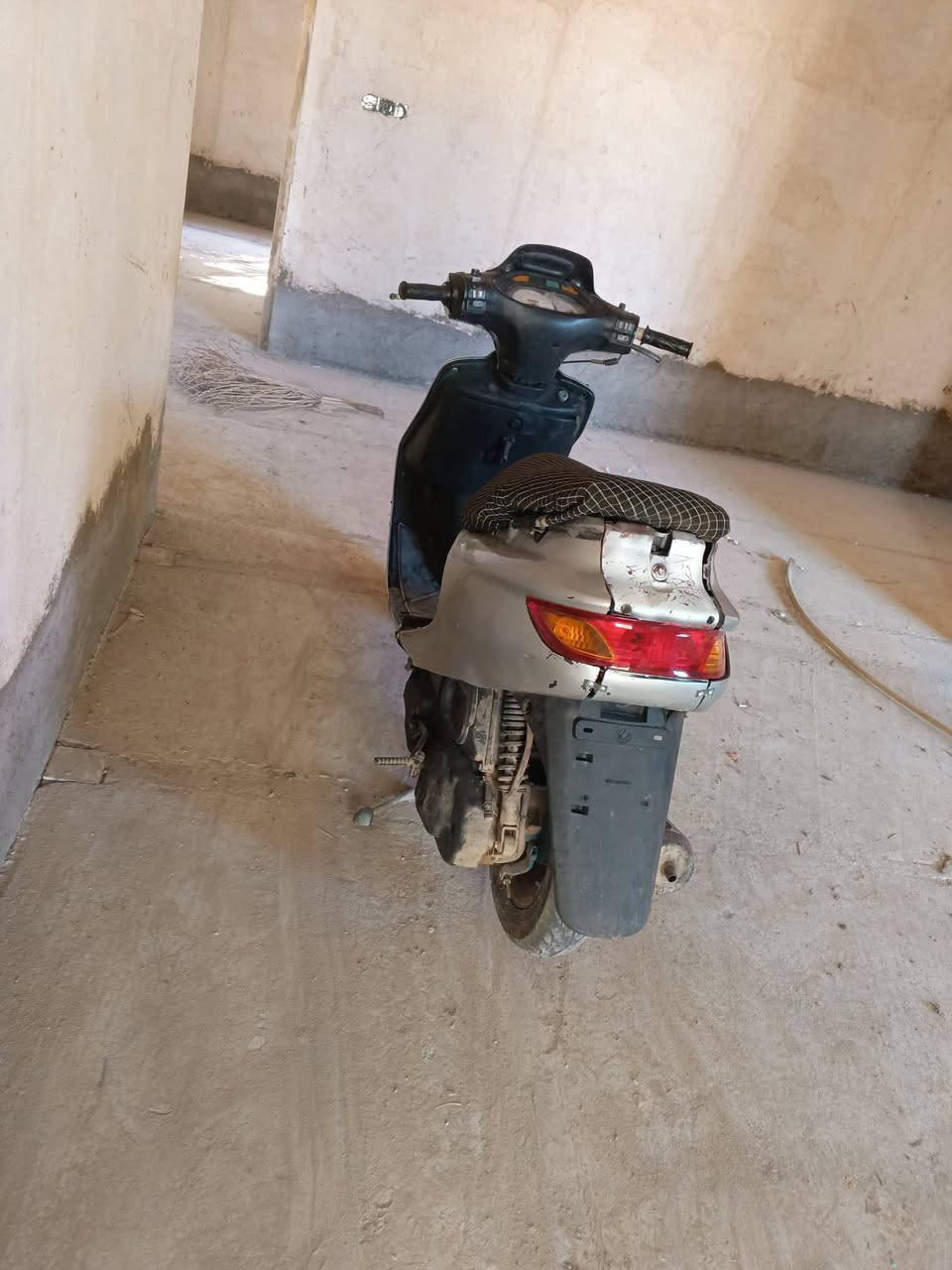 السلام عليكم دراجه فراشه فحل مفتوحه  الدراجه شلعه ومعدل ب250وبيه مجال قليل المكان شاميه ناحيه الصلاحيه رقمي هاذه ‏‪***********‬‏
