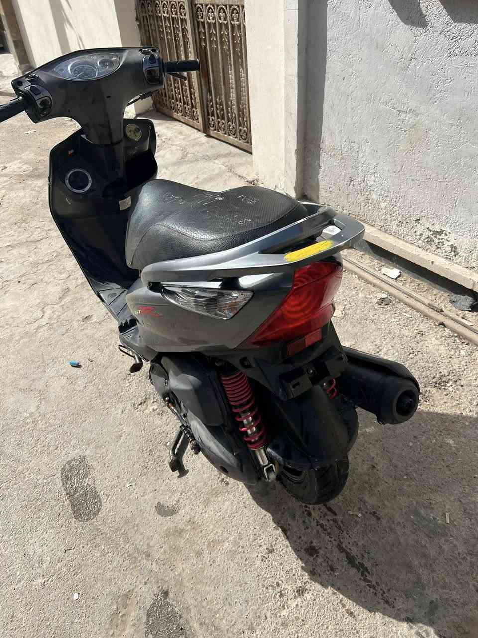 السلام عليـكم دراجه ثعلب للبيع نضيفه كلشي صار شهرين من نزلتها رمبه كفرات كلها مختمه مكينه ماملعوب بيها او على الفحص هم كهربائيات كلها شغاله دراجه جديده بعدها بحاله الرمبه شلعه قويه كلش مكاني بغداد البلديات 
السعر /700 او بيها مجال 
الرقم /***********
