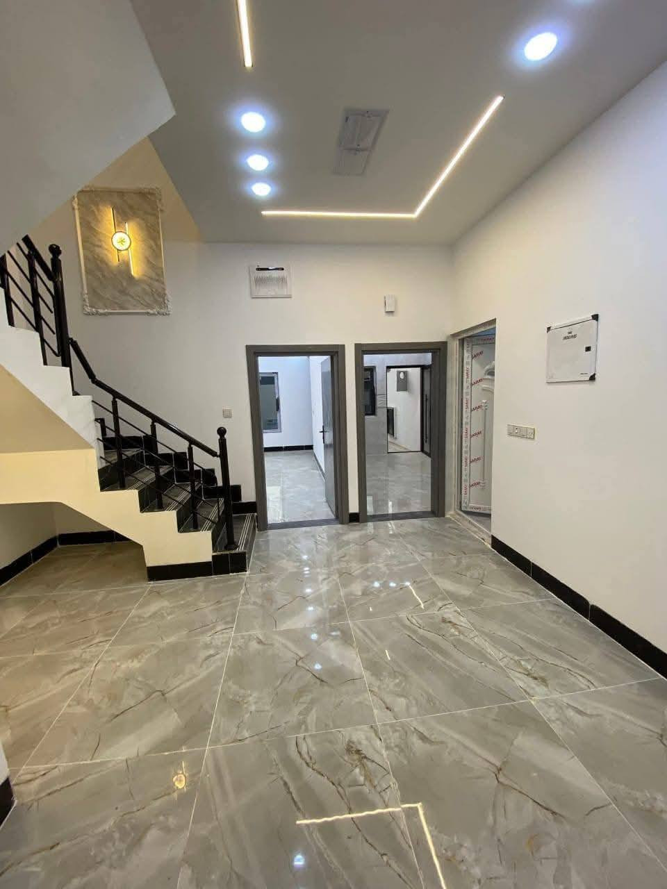 (يعلن مكتب سما كركوك للعقارات )عن دار
🔥 للبيع طابو صرف مساحه 135متر   طابقين
 🏠سقوف مغربيه نظام تبريد دكت 

   يحتوي على  4 غرف نوم  نوم  وهول2 ومطبخ حار وبارد  واستقبال وصحيات وكراج سياره درج داخلي 

الموقع كركوك حي الاسرى والمفقودين المنطقه الي مقابل جامع العدل 

السعر   اتصل بنا *********** ☎️***********
