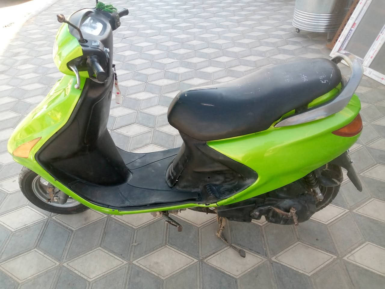 فراشه للبيع حاويه ما مفتوحه جاهزه كهربائيات شغاله سلف هندر شغاله السعر 450 وبيها  قليل المكان الشوملي ***********
