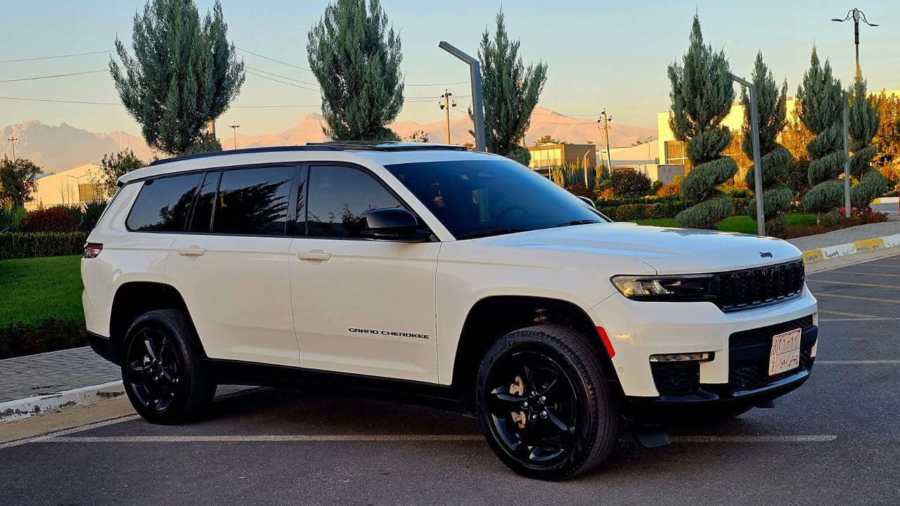Jeep grand sheroke 
***********
***********
limited Plus INDIVIDUAL 
مۆدێل ٢٠٢٣
جيب كراند شيروكي موصفات ليميتد بلاس انديفيجوال استيراد خاص وارد امريكي حادث جدآ خفيف بدون دواخل 
بيلادي ٣ شاشة و مرايه داخليه كاميرا و ٣٦٠ درجه كاميرات و رادارات كراسي جلد و تدفئة و تبريد وخزن ميموري وارليس جارج 
وارد امريكي حادث جدآ خفيف بيها بابين مبدل نفس لون بيلادي جهه سايق مكانين تكحيل
سعر ٣٤٥ $
1c4rjkbg2p8107220 السليمانية, العراق
