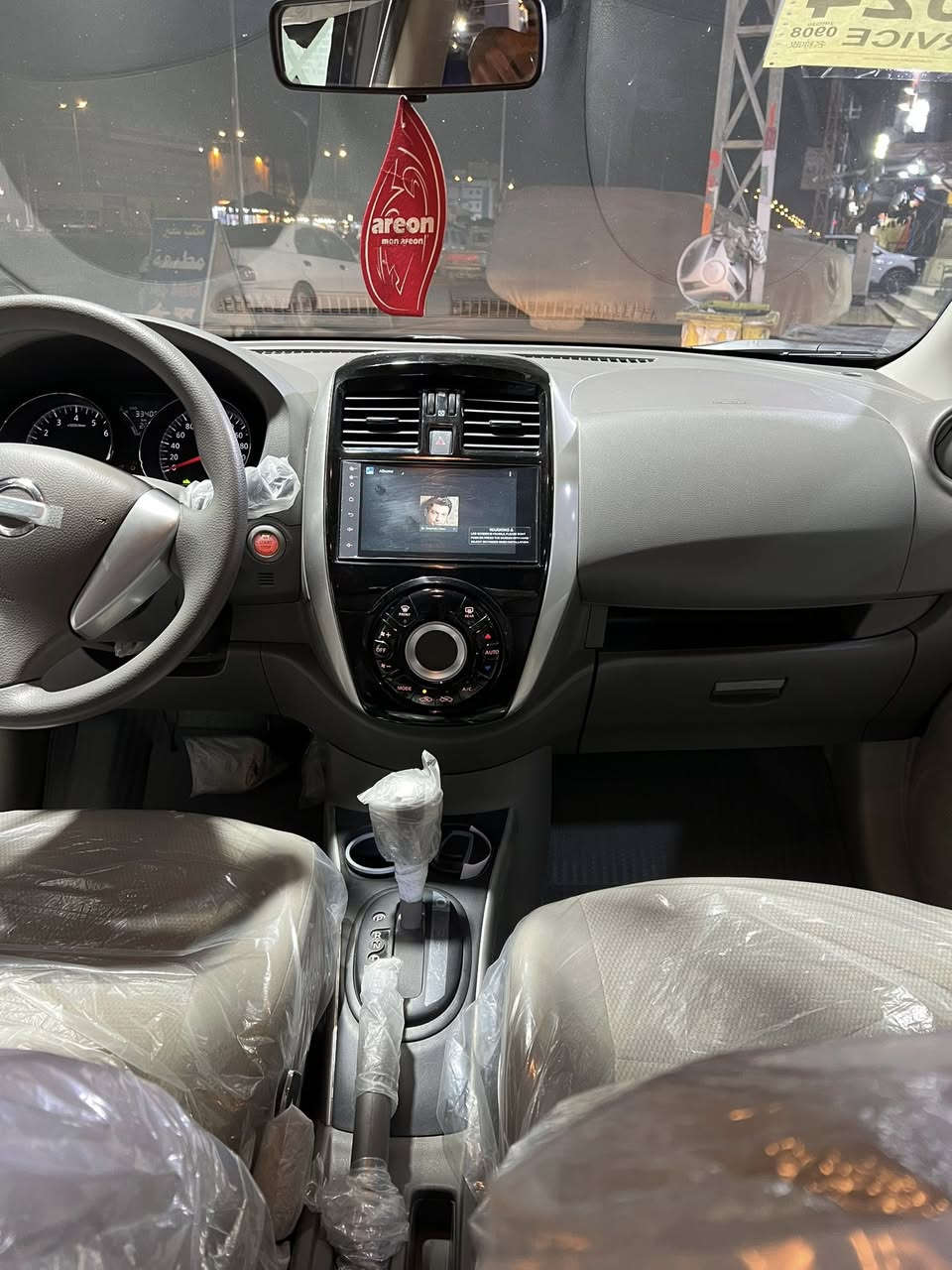 نيسان سني مصري 
الموديل: 2024
اللون: ابيض
المحرك: 1.5 لتر اقتصادي جداً في استهلاك الوقود
العداد: 26000كيلو متر
شاشة لمس – بلوتوث – كاميرا خلفية
مكيف قوي جداً وبارد
حساسات خلفية + نظام توفير الوقود ECO
والسيارة بحالة الوكالة، لا تحتاج أي مصروف، استخدام بسيط ونظيف جداً من الداخل والخارج. 
‏سيارة بصمة و بصمة باليدات همه ￼￼
 الموقع: بصره حي الحسين 
 للتواصل: ***********￼￼￼￼￼
