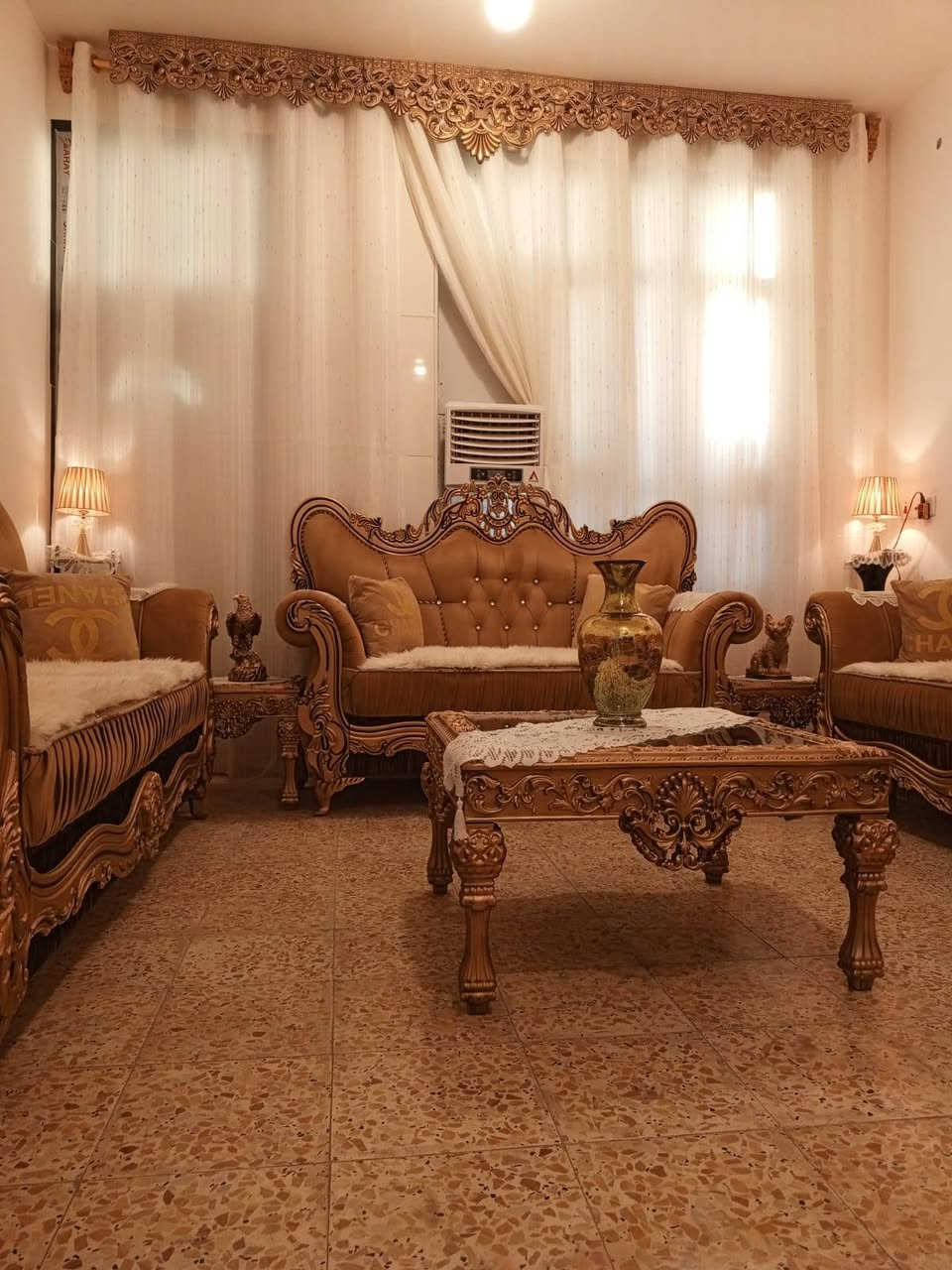 تخم عراقي بلوك ١٠ مقاعد مستخدم قليلة جداً نظافته ١٠٠٪
طبلات ثلاثية وسطية كبيرة واثنين صغار 
ميز بلازما 
وڤاترينا بيها فطر بالجامة فقط 
سعرهن كلهن مليون وبيهن مجال بسيط 
مكاني بعقوبة حي النور


**إذا كنت صاحب هذا الإعلان وتريد حذفه لأي سبب، رجاءا أرسل رسالة إلى الدعم الفني**