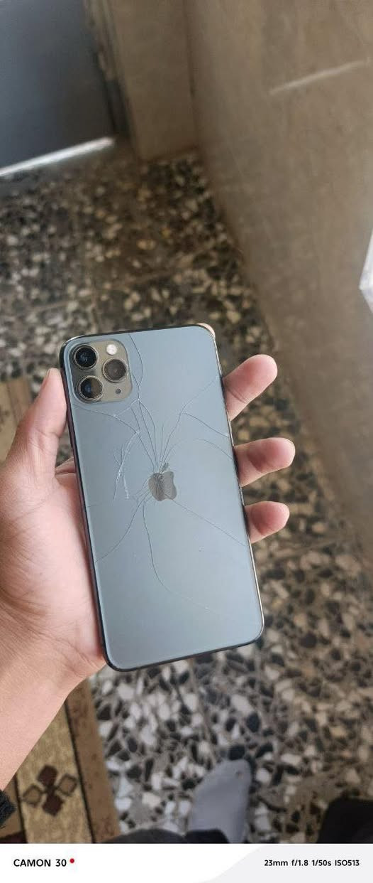 برو ماكس 11ذاكره256بطاريه 89جهاز بس الضهر مكسور السعر260 وبيه مجال رقم التواصل  ***********
