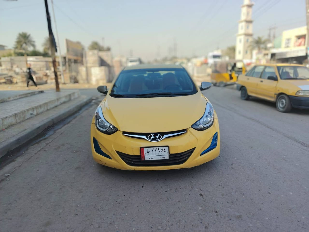 سلام عليكم عندي الانتره  للبيع موديل 2014شكل 16السياره جديده حيل بيها حادث بس باب الخلفي بدون اي دواخل بجم كبس سياره جاهزه تخم تاير جديد صدر مكينه 1800دوش مكان سياره بغداد  السعر 105 وبيها مجال بصيط اتصل عل رقم ***********
