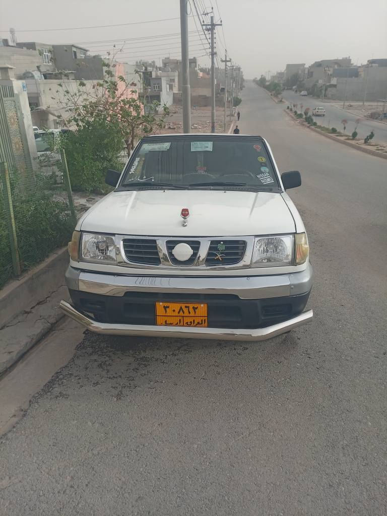 سلاو هاوریان پیکةب نيسان 2001، تةبریتة پاوه ر نیه. سةيارةكة عامة سی پارچةی پیشةوةی هةیتی ، بةطانةشی  گرتیة . رةقةم و ژینگةشی کةونة، گیر و مةکینة و اکسل و شةنسی و تةقةو رةقة بة شةرت. سةيارةكة تا بلیی جایزة. نرخ 65و کةمی مةجال. شوين هةولير. م. *********** أربيل, العراق
