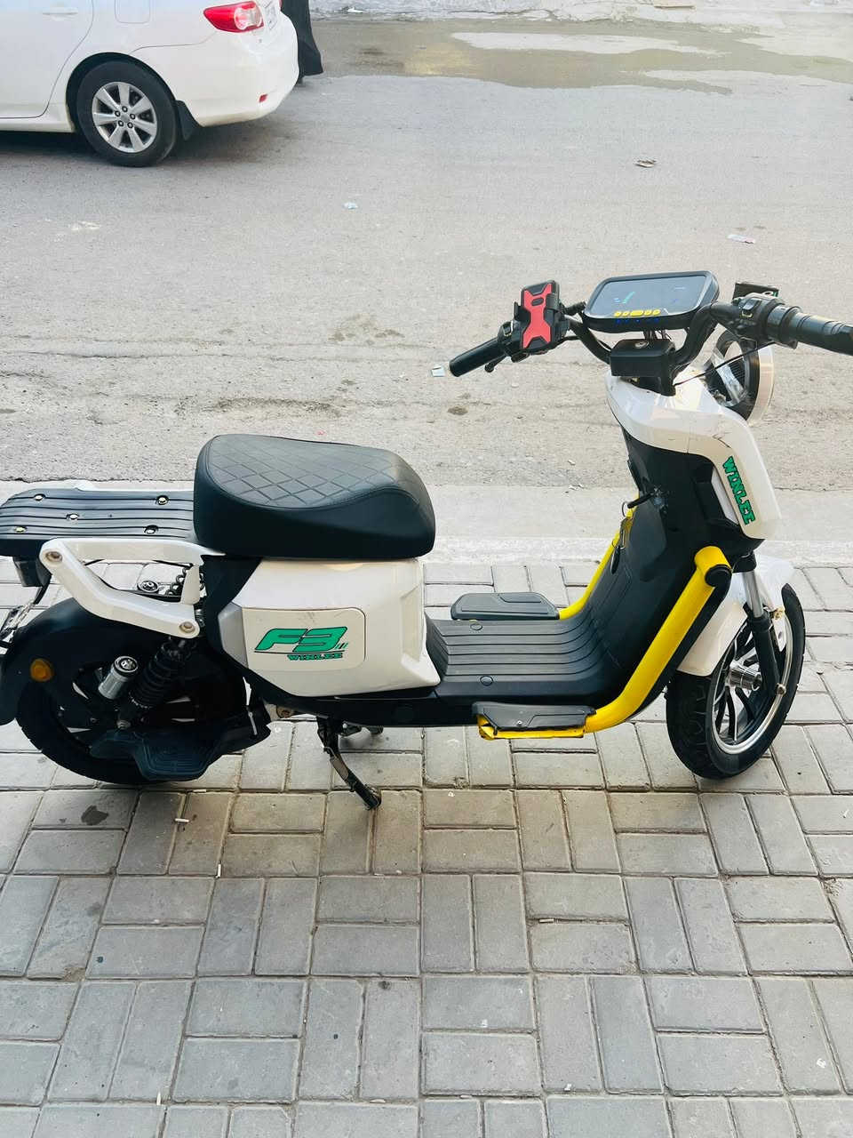 السلام عليكم
للبيع دراجه شحن f3 

5 بطاريات جدد

تايرات جدد

سرعه 119

سعر 450 وبيها مجال

مكاني بغداد الشعب السريدات

للتواصل واتساب ***********
