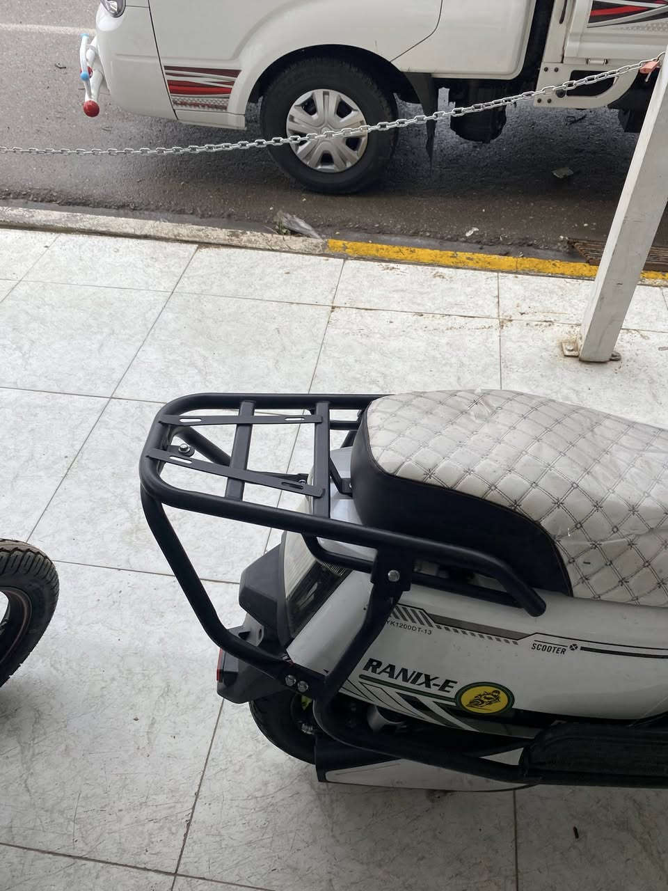 السلام عليكم
شحن ريناكس 
6بطاريات 28 امبير 
بطاريات شرط وبدون 
عيب افحصها كدامك
شاحنه الكترونية 
سعرها 650 وبيها مجال 

***********
