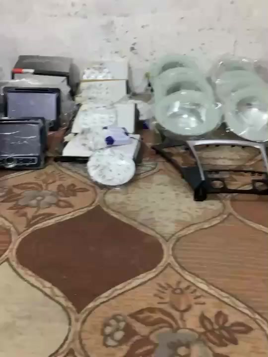 السلام عليكم شاشه ومسجل قرص ماوس زائد رام الكميه الموجوده ١١ شاشه ***********
