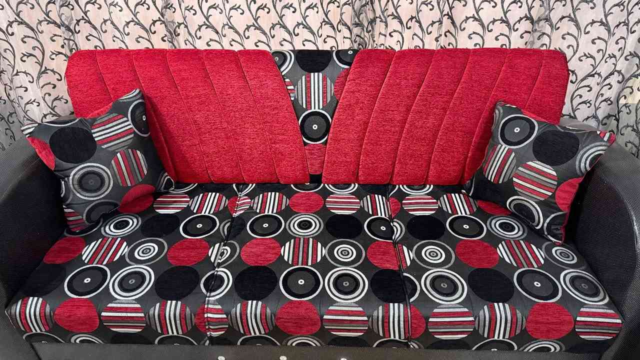 ديوان للبيع
قياسو 7 متر  خشب جام شغل عراقي 
حرف L السعر 350 الف وبي مجال 
*********** اسيا 
***********كورك
