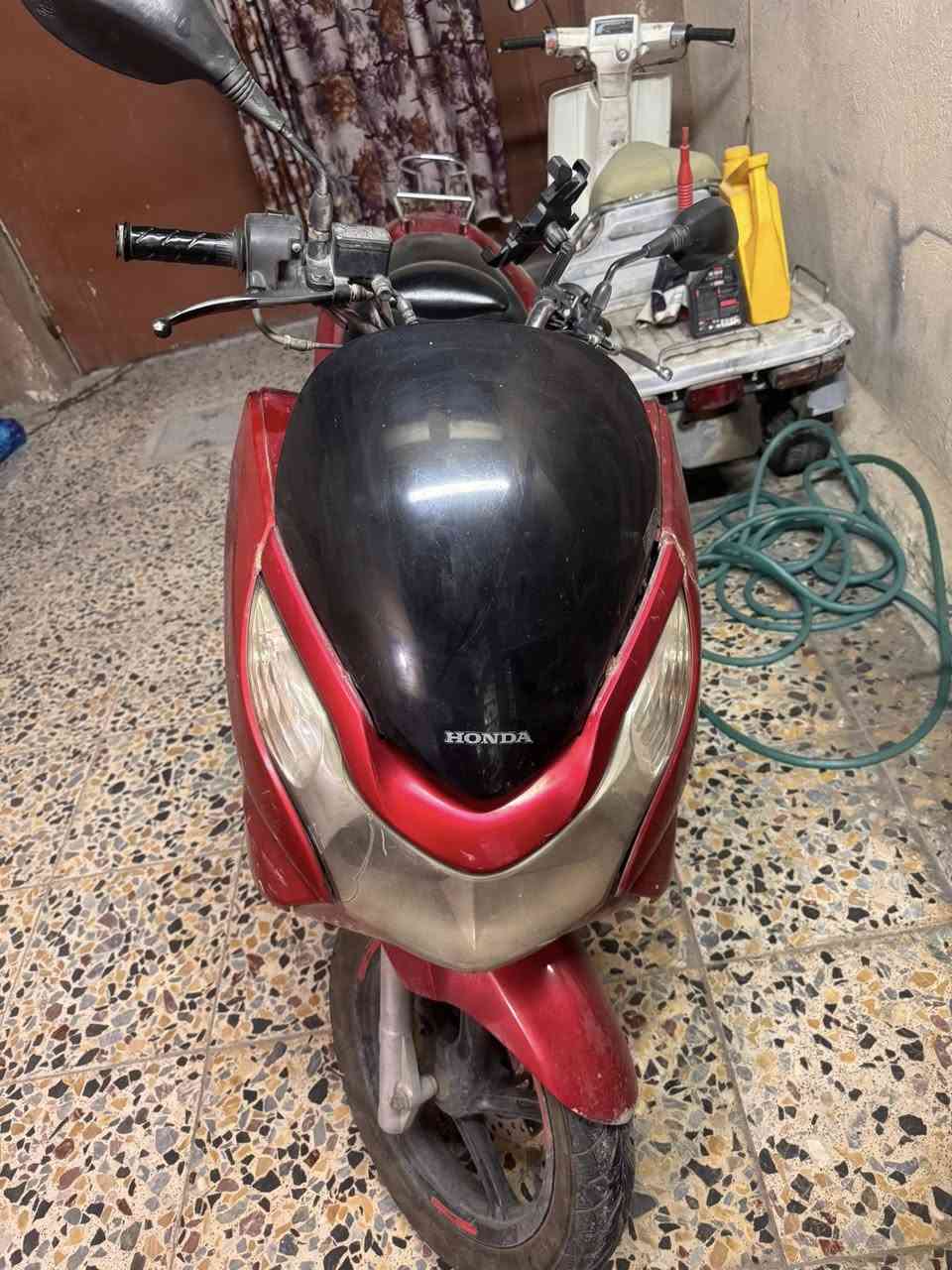 جيل اول مكينة 125
ياباني اصلي jf
مكفول المكينة 
نقص ستاند جنطة
حساس ازدحام موجود 🛵
ستاند كهربائي ⚡️ 
مري اصلية
بريك خلفي 
مكانها بغداد الحرية 
سعرها 1100
***********
