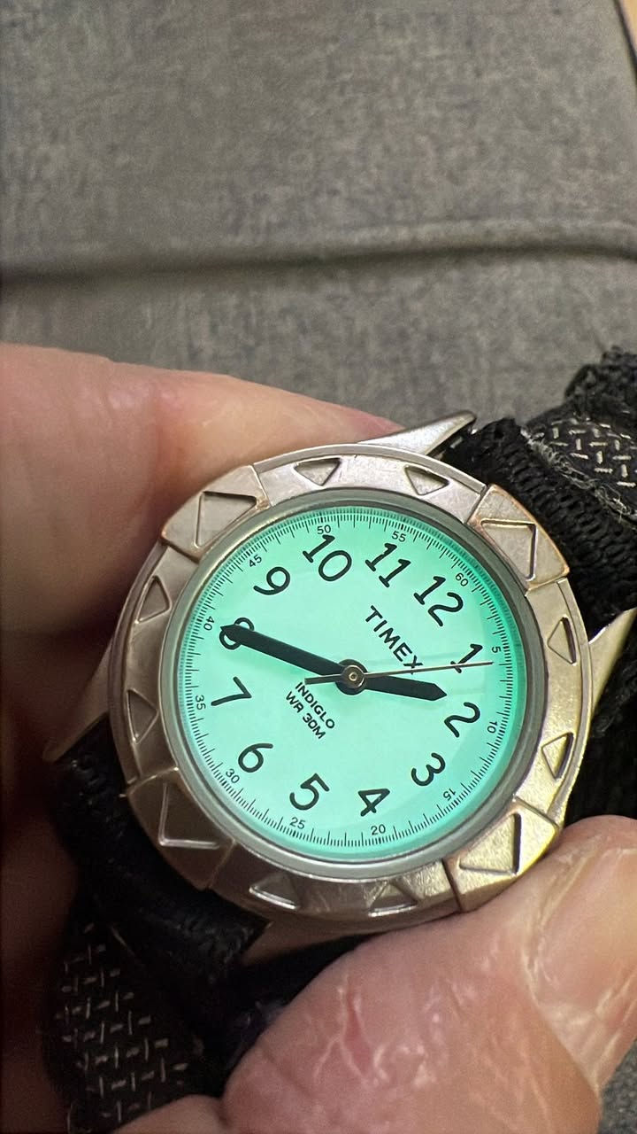 للبيع ساعة تايمكس (Timex) الاميركية
• الماركة: Timex Indiglo (أصلية 100%).
• الميزة: إضاءة ليلية كاملة (شغالة ونظيفة جداً).
• الحالة: نظيفة، مكينة أصلية، ومقاومة للماء 30 متر.
• الحزام: قماشي (فيلكرو) رياضي وعملي جداً.


**إذا كنت صاحب هذا الإعلان وتريد حذفه لأي سبب، رجاءا أرسل رسالة إلى الدعم الفني**