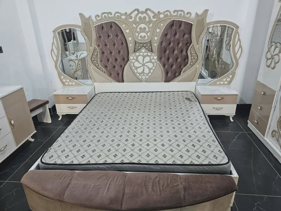 غرفه نوم ملكي 9 قطع للبيع مع دوشك اصلي سعر 850 الف شراي يخابر رقم مكان كركوك ***********
