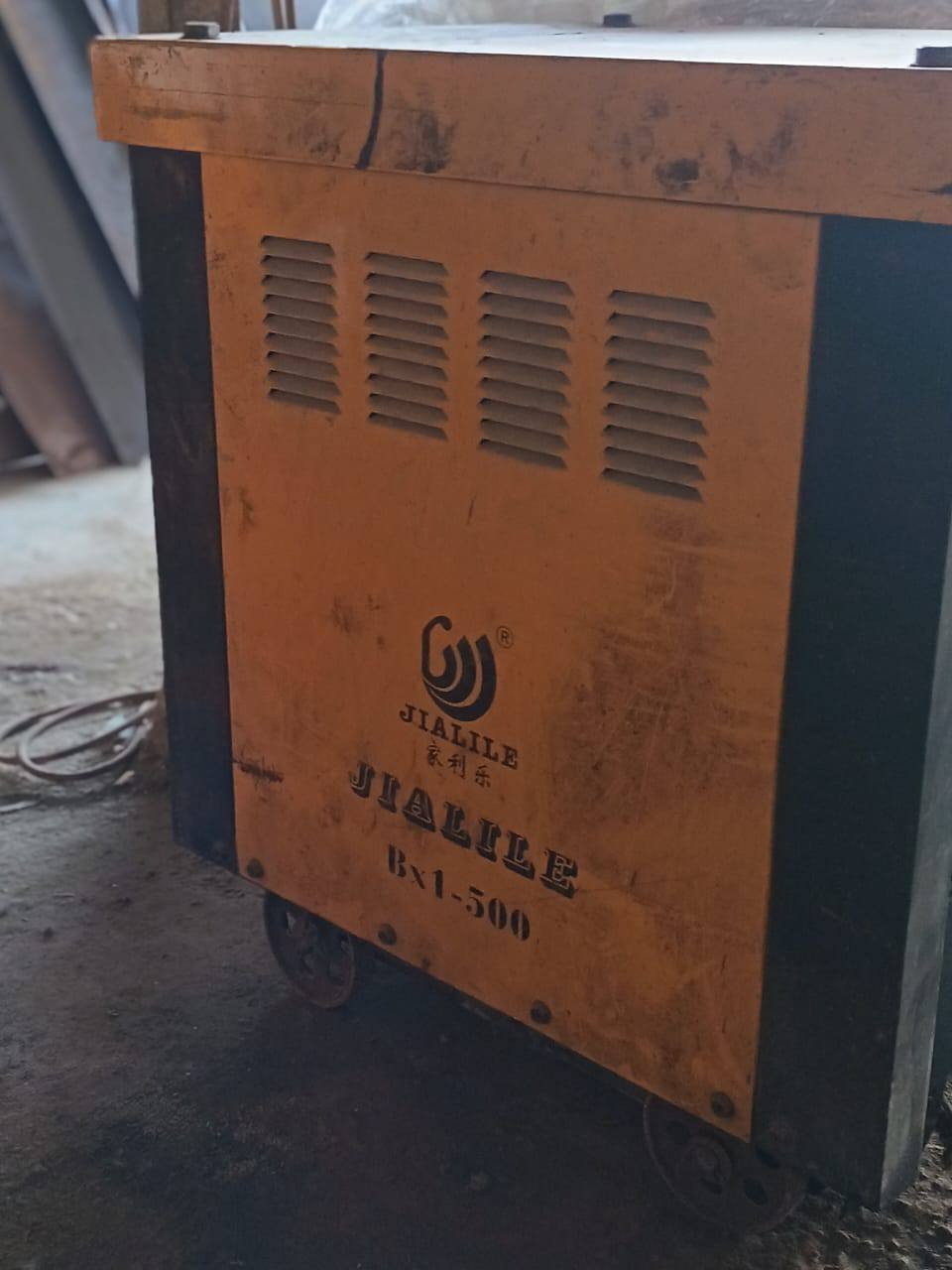 السلام عليكم 
مكينه لحيم تريفيز ستعمال قليل شغاله لحيم قوي للبيع السعر خاص 
او الاتصال ع الرقم ***********
