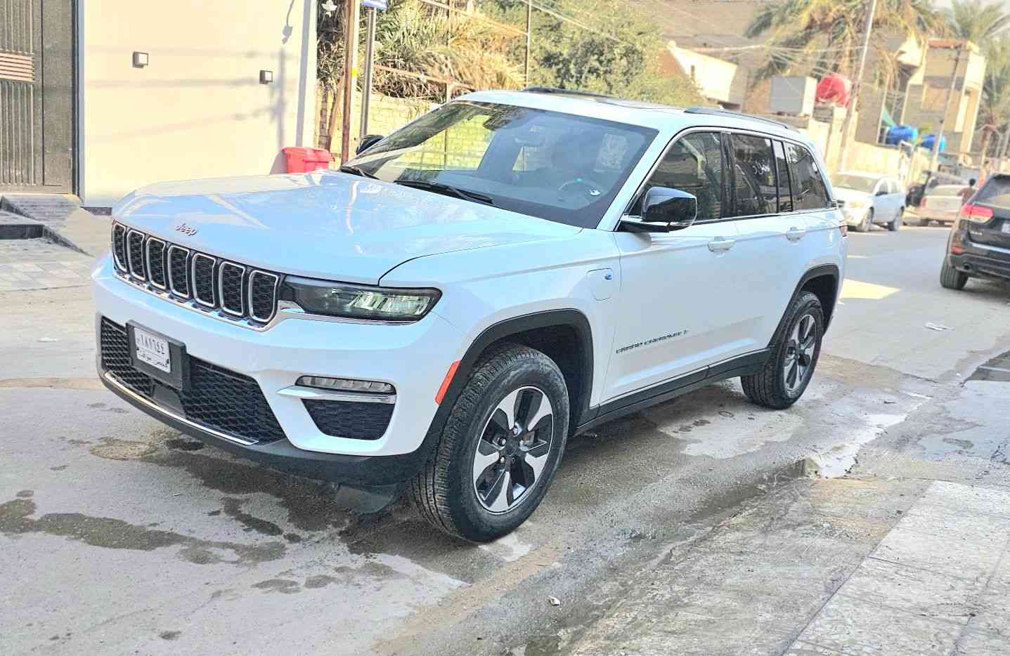 السلام عليكم 
 جيب هايبرد 24 دخول جديد 
حادثها موظح بالصور 
بيها صبغ نصف كتف القمارة
وطرف الجاملغ ماشية 56 الف
السعر المطلوب  / 29 الف دولار
 290 ورقة
للتواصل الاتصال على 
 ***********
 ***********
