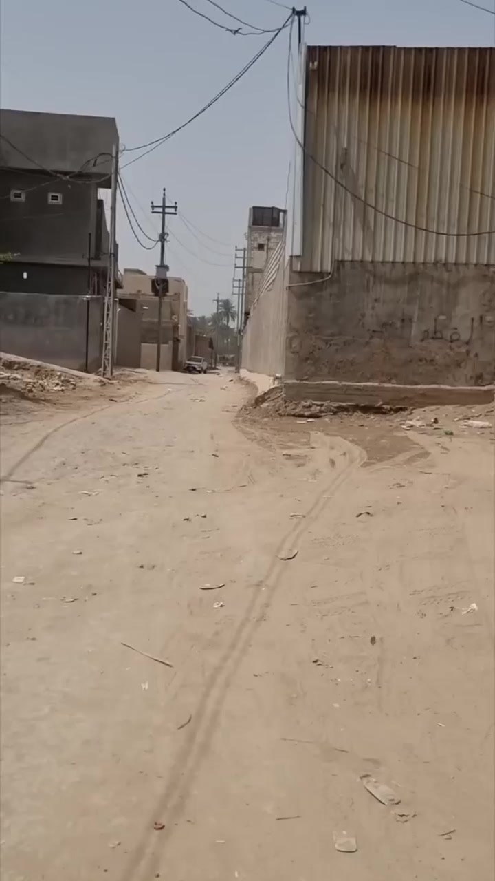 السلام عليكم بيت للبيع مساحه 375 سند 25 اقرار محكمه تاريخ البناء 2024 بناء طابوق صب مسلح يحتوي على ثلاث سبالت مع الكاونتر العنوان كربلاء طويريج الحولي خلف مطعم القنديل شراي يتصل***********/***********
