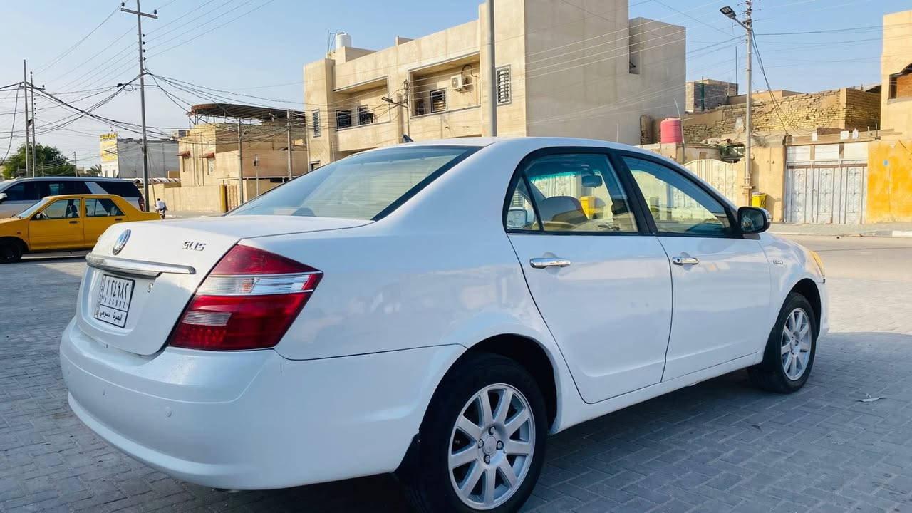 السلام عليكم للبيع جيلي موبل 2013السيارة جاهزة كير مكينة حدادية تبريد تخم تاير السيارة مكفولة من الضربة وتبديل سنوية 2027السعر 50وبيهة مجال ***********
