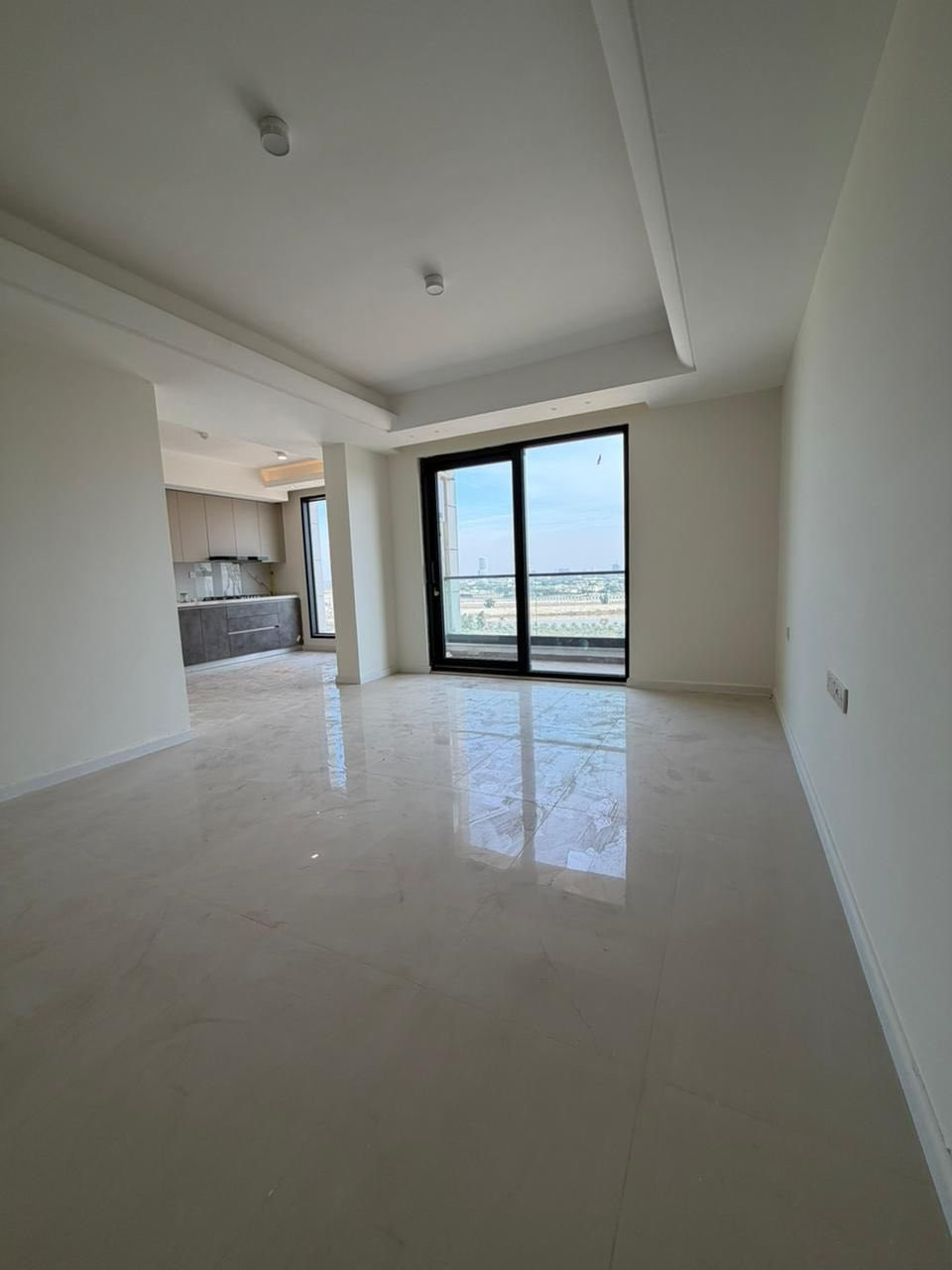 📍 العنوان: مجمع مارينا السكني
📐 المساحة: 145 م²
🏢 البناية: C4
🛏 عدد الغرف: 2
🚿 الحمّامات: 3
🛋 صالة + غرفة غسيل
🌅 الإطلالة: خارجية مباشرة على نهر دجلة

💰 السعر الكلّي: 275 (قابل للتفاوض)

📞 للاستفسار: ***********
