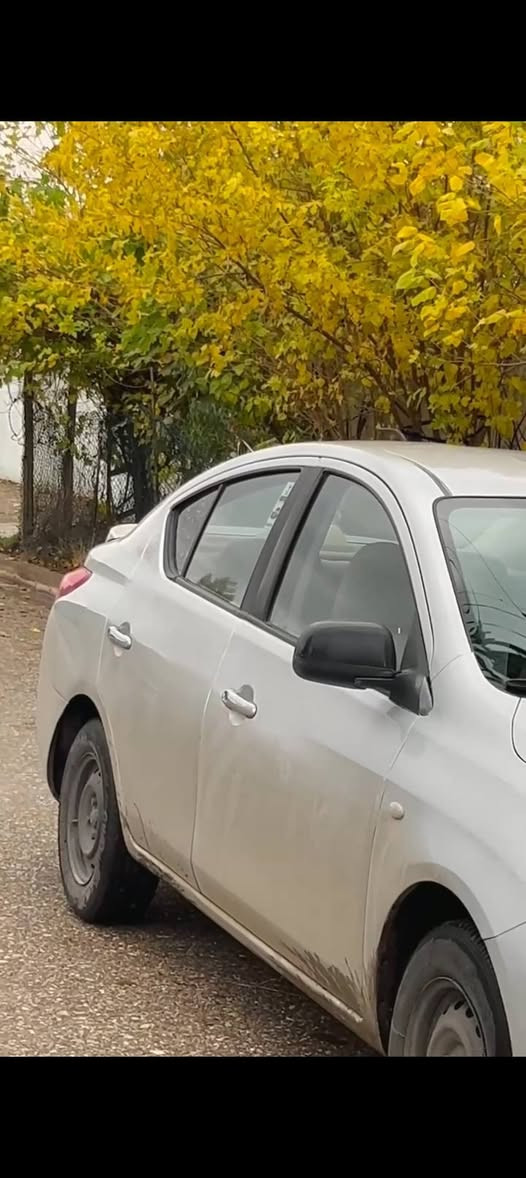 لاکشمیبای سلڤەر پێنج پارچەی هەیە جەمپەکی پشتی هەیە چاملغی سەکن هی پشتەوە مەحجونی هەیە ما باقی ئەوی دیکە لەسەر شوخت سبوغ کرایە پێشی کەپسە نوقتەی نیە یەک دو تەحدیلی هەیەماباقی گێرو مەکینە بەشەرت 189 هەزار ڕۆیە  450$ خرامەی لەسەرە دەت دەمەوە فەحسو هەزەی نوێیە سەنەوی 2023 تەواو بوە سحری 88 مەجالەکی زۆر زۆر کەم
***********
واتساپیشی لەسەری أربيل, العراق
